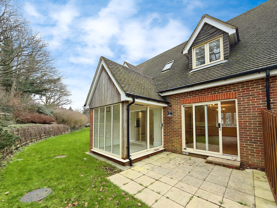 3 bed end of terrace house for sale in Durrants Drive, Faygate, Horsham, West Sussex