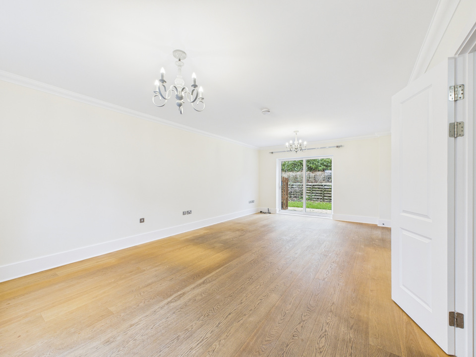 3 bed end of terrace house for sale in Durrants Drive, Faygate, Horsham, West Sussex - Property Image 11
