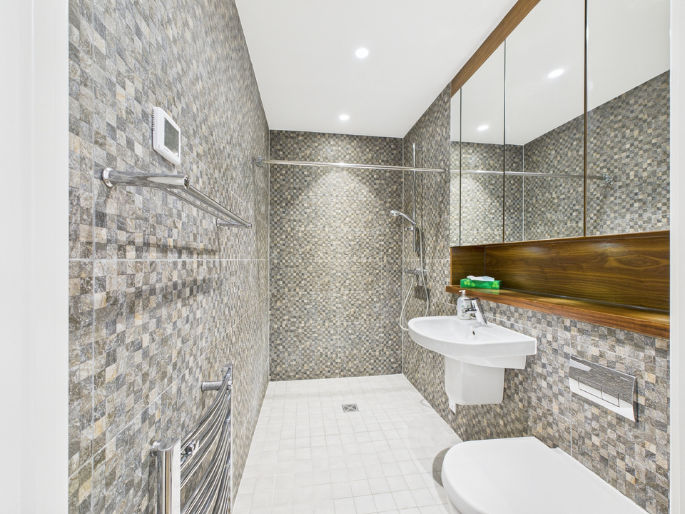 3 bed end of terrace house for sale in Durrants Drive, Faygate, Horsham, West Sussex - Property Image 6