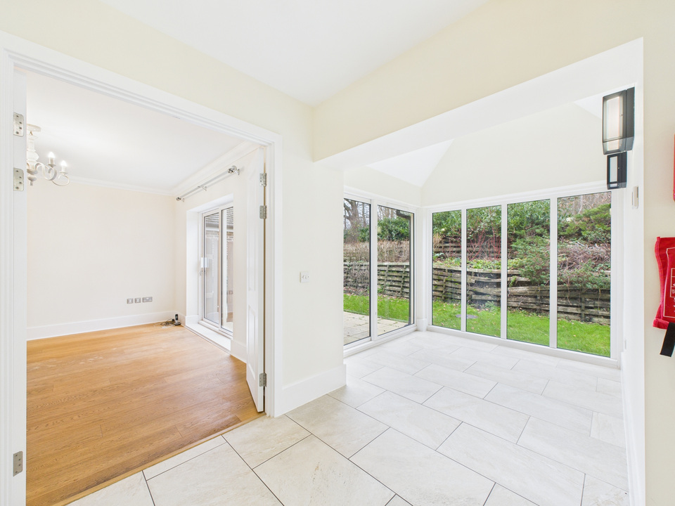 3 bed end of terrace house for sale in Durrants Drive, Faygate, Horsham, West Sussex - Property Image 12