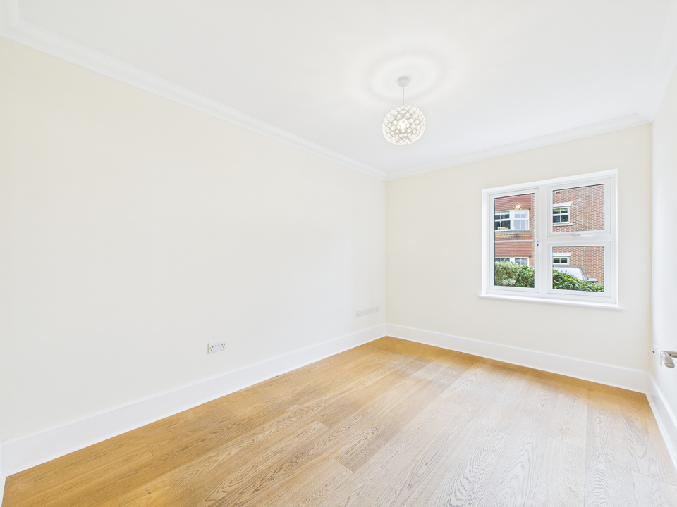 3 bed end of terrace house for sale in Durrants Drive, Faygate, Horsham, West Sussex - Property Image 5