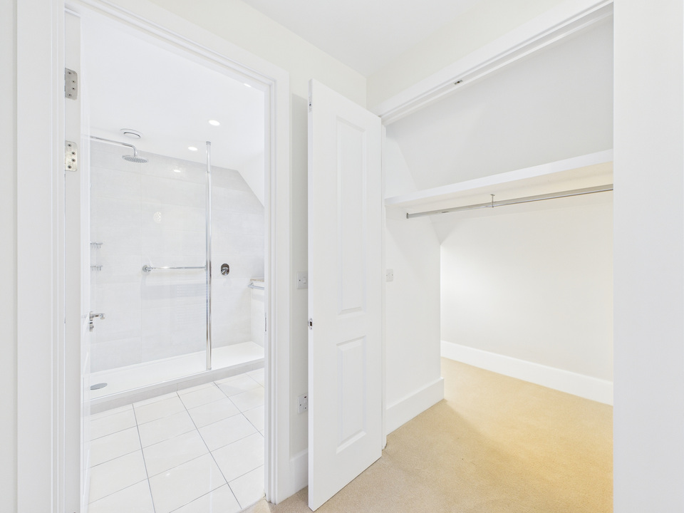 3 bed end of terrace house for sale in Durrants Drive, Faygate, Horsham, West Sussex - Property Image 15