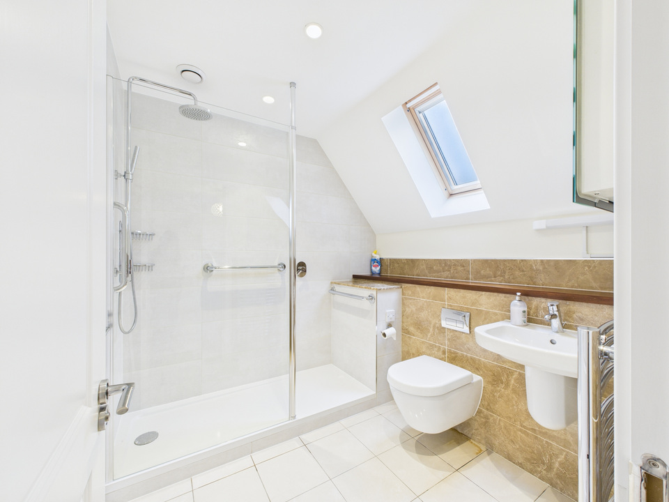 3 bed end of terrace house for sale in Durrants Drive, Faygate, Horsham, West Sussex - Property Image 16