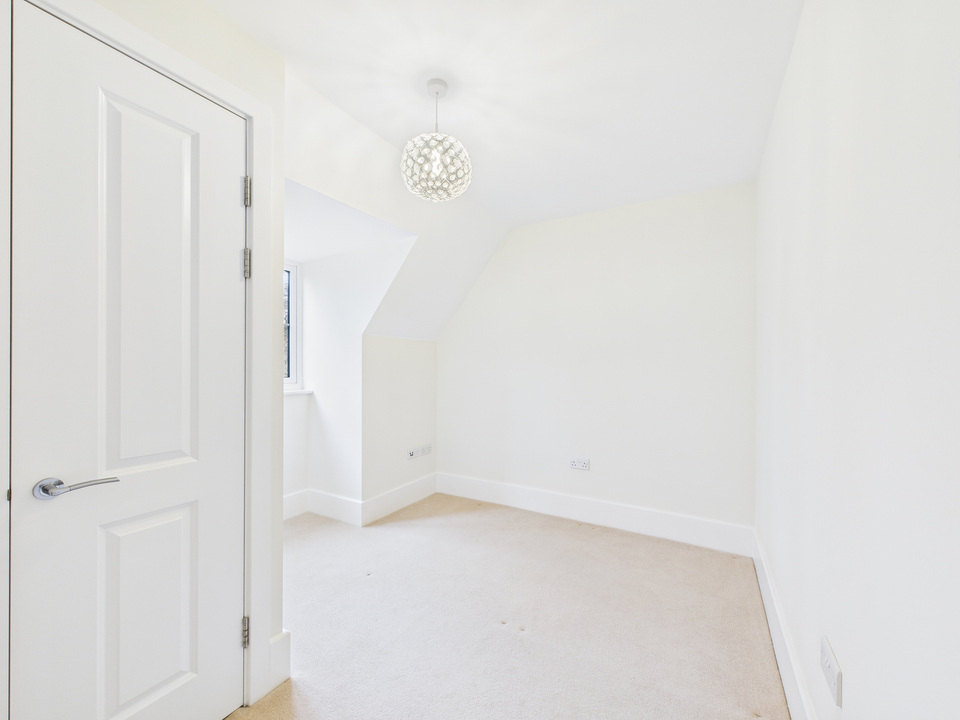 3 bed end of terrace house for sale in Durrants Drive, Faygate, Horsham, West Sussex - Property Image 8