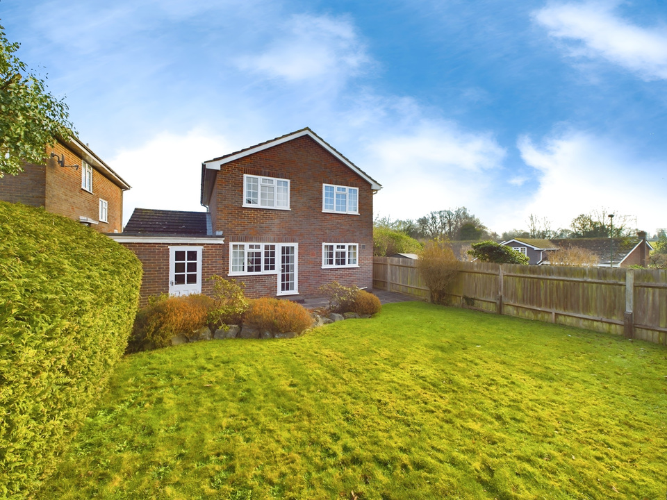 4 bed detached house for sale in Dickins Way, Horsham - Property Image 1