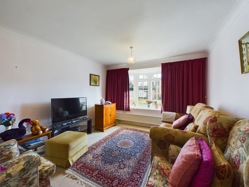 4 bed detached house for sale in Dickins Way, Horsham - Property Image 2