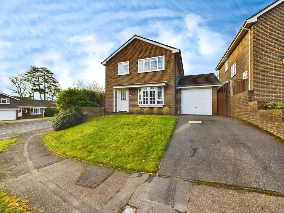 4 bed detached house for sale in Dickins Way, Horsham - Property Image 7