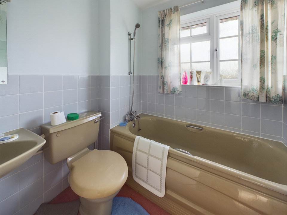 4 bed detached house for sale in Dickins Way, Horsham - Property Image 8