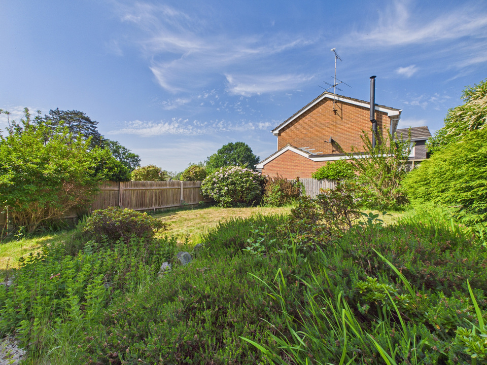 4 bed detached house for sale in Dickins Way, Horsham  - Property Image 14