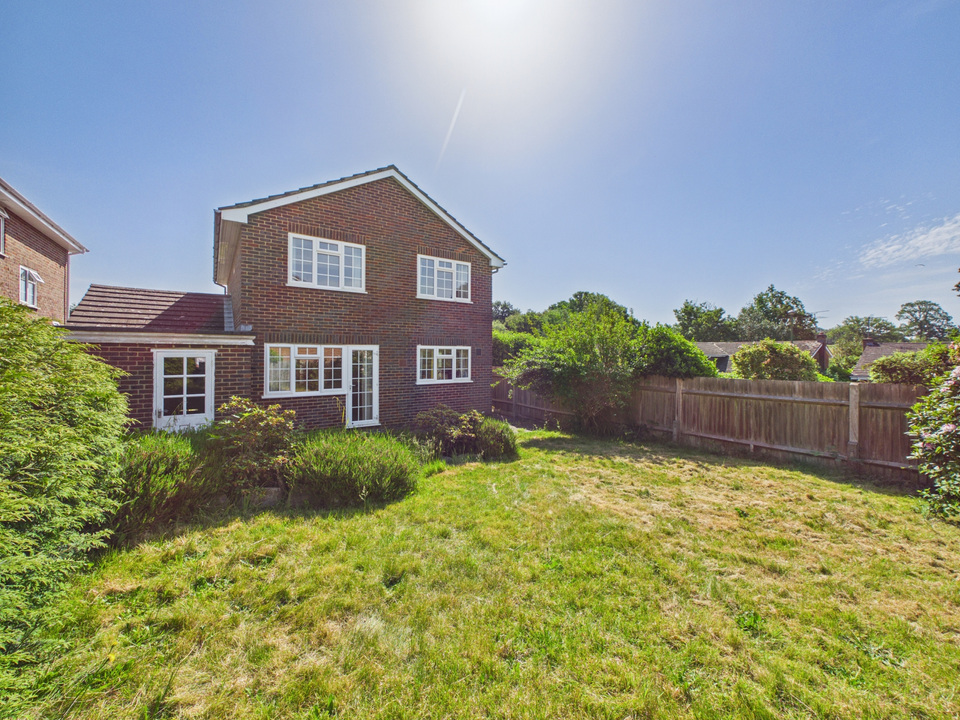 4 bed detached house for sale in Dickins Way, Horsham  - Property Image 15