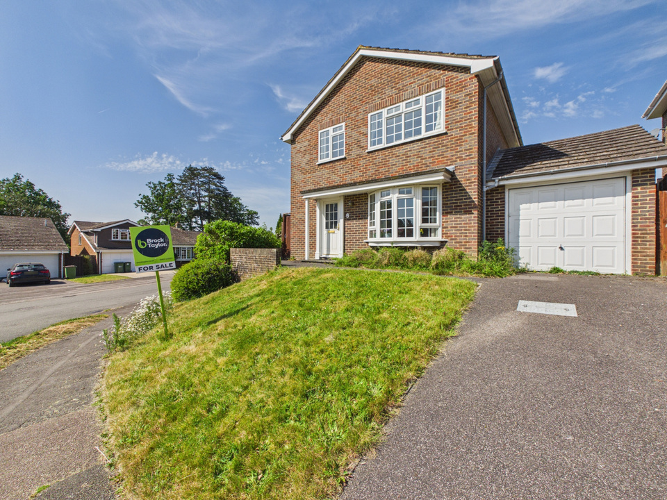 4 bed detached house for sale in Dickins Way, Horsham