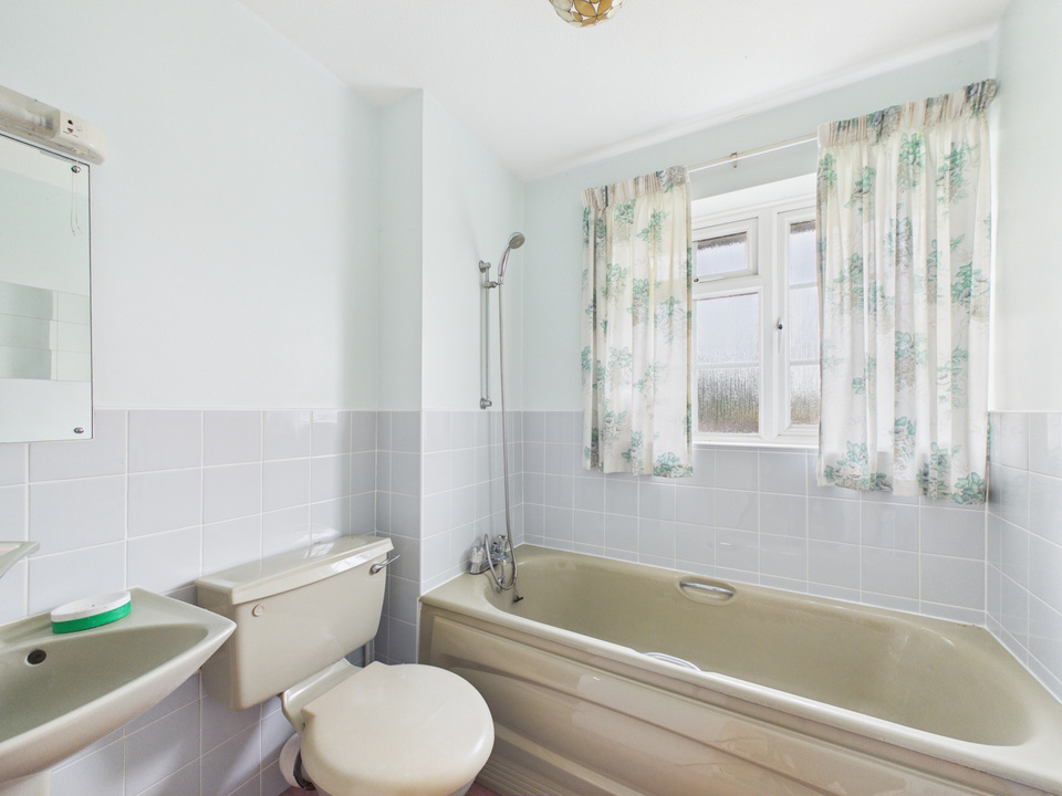 4 bed detached house for sale in Dickins Way, Horsham  - Property Image 13
