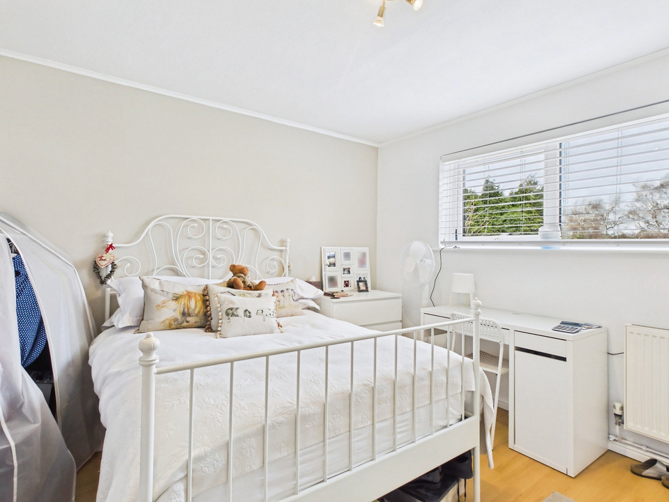 1 bed apartment for sale in Arrancourt, Gilligan Close, Horsham  - Property Image 4