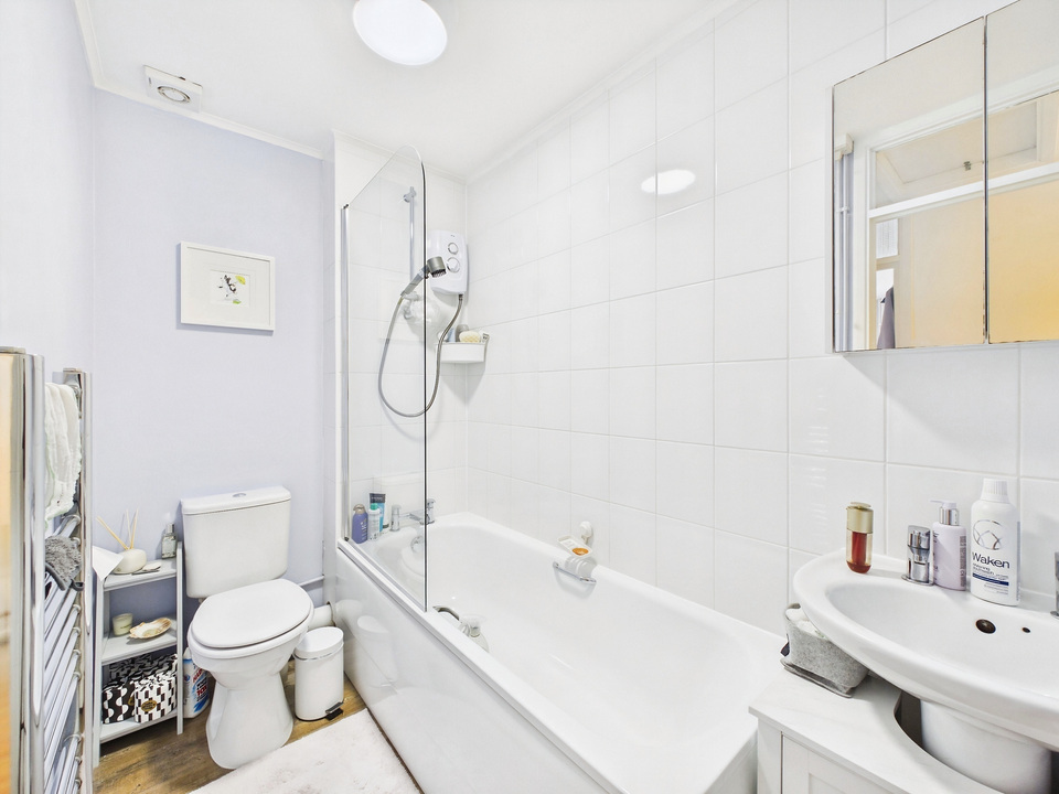 1 bed apartment for sale in Arrancourt, Gilligan Close, Horsham  - Property Image 5