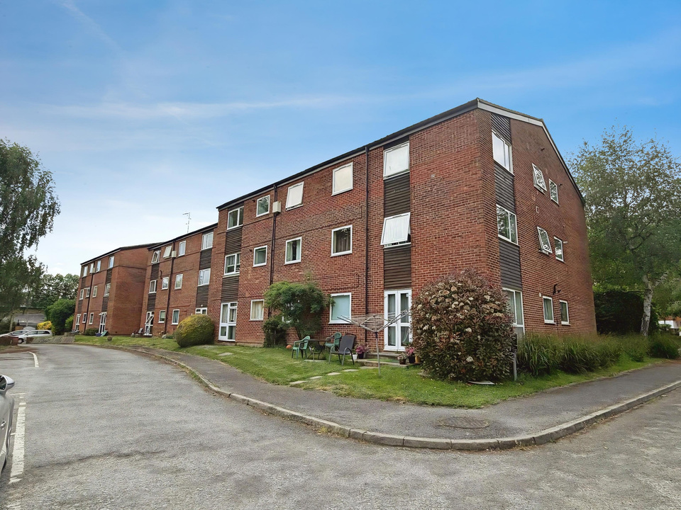 1 bed apartment for sale in Arrancourt, Gilligan Close, Horsham