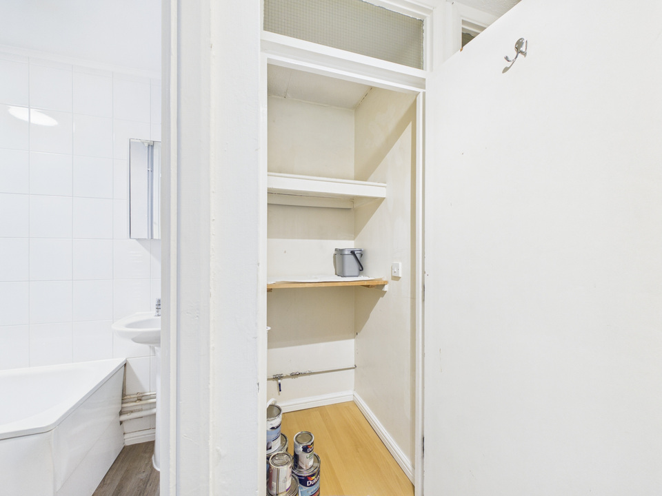 1 bed apartment for sale in Arrancourt, Gilligan Close, Horsham  - Property Image 8