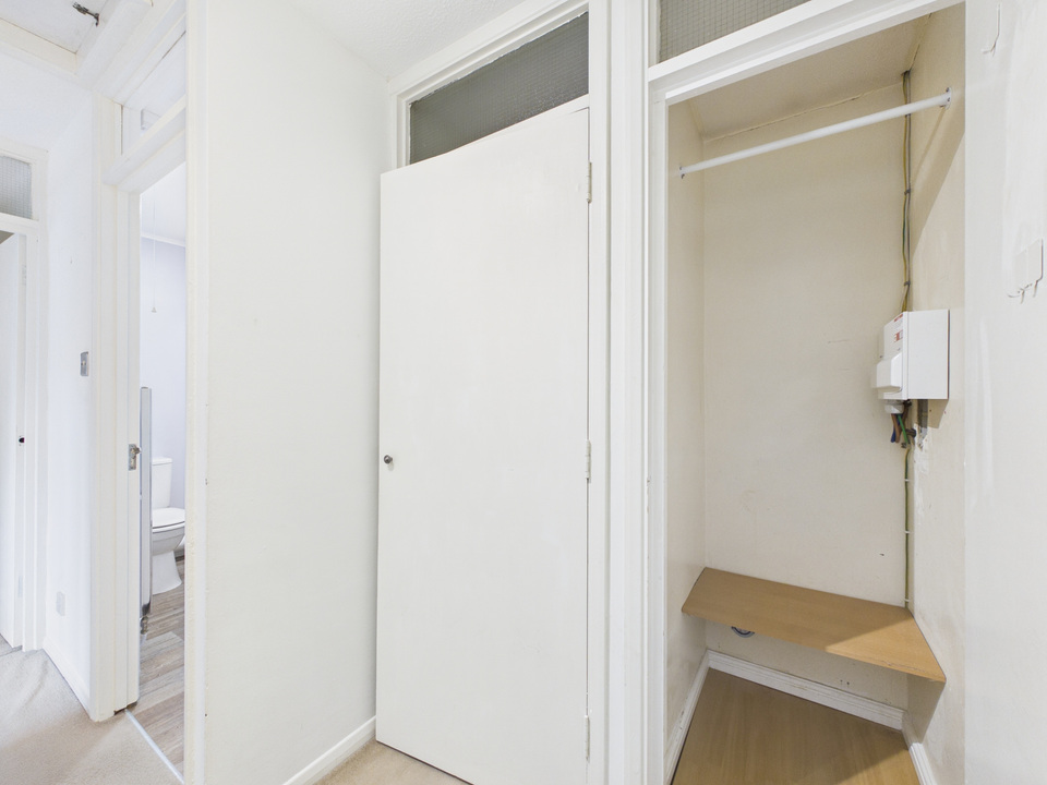 1 bed apartment for sale in Arrancourt, Gilligan Close, Horsham  - Property Image 9