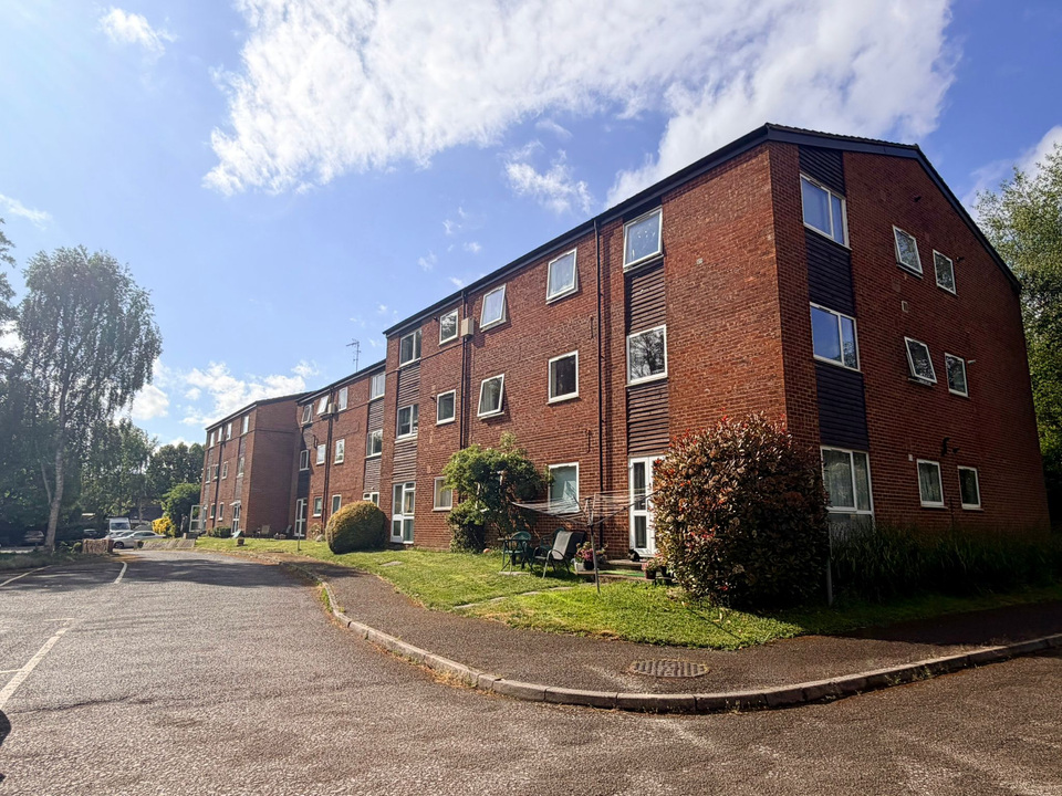 1 bed apartment for sale in Arrancourt, Gilligan Close, Horsham