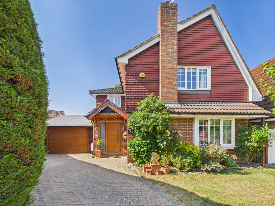 3 bed house for sale in Buttermere Close, Horsham, RH12 4GP