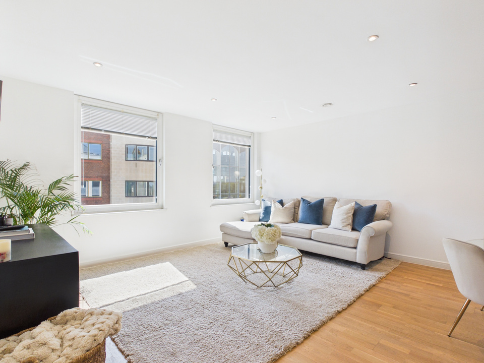 1 bed apartment for sale in , Linden House, Chart Way, Horsham, West Sussex  - Property Image 2