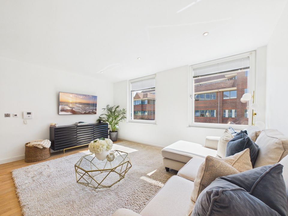 1 bed apartment for sale in , Linden House, Chart Way, Horsham, West Sussex  - Property Image 5