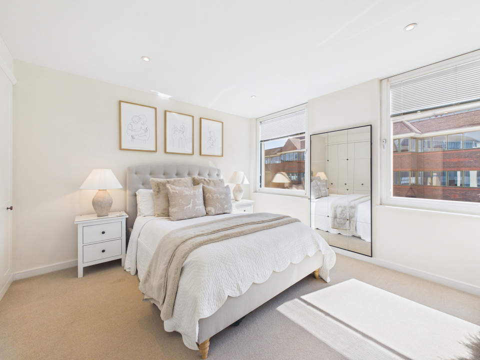 1 bed apartment for sale in , Linden House, Chart Way, Horsham, West Sussex  - Property Image 3