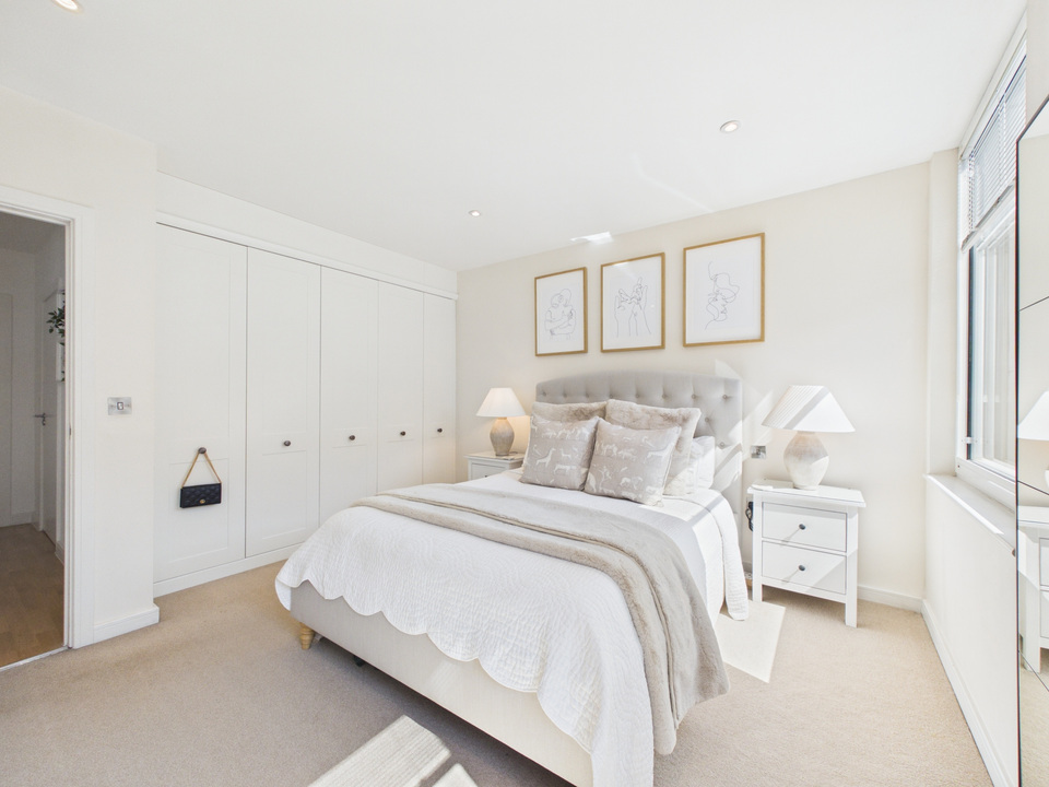 1 bed apartment for sale in , Linden House, Chart Way, Horsham, West Sussex  - Property Image 9