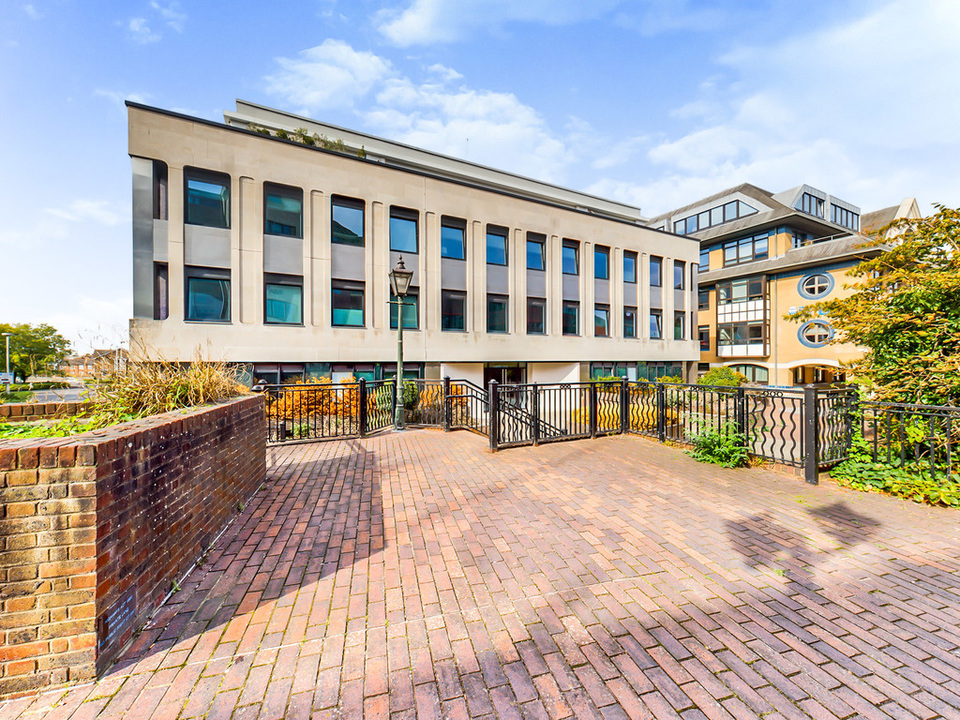 1 bed apartment for sale in , Linden House, Chart Way, Horsham, West Sussex  - Property Image 12