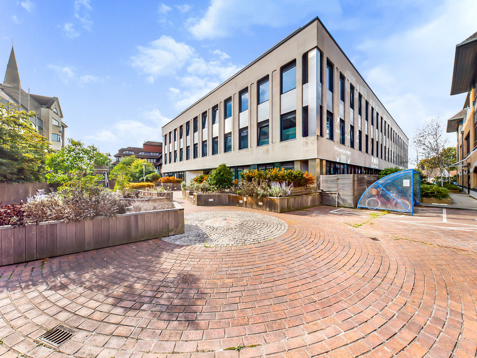 1 bed apartment for sale in , Linden House, Chart Way, Horsham, West Sussex