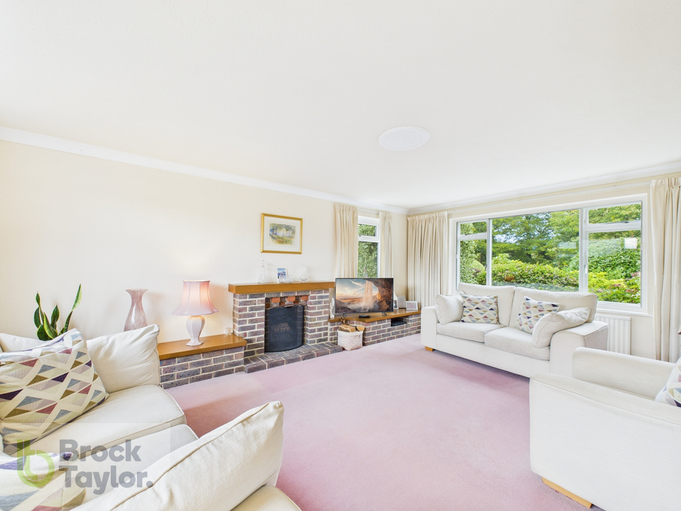 3 bed detached house for sale in Rose Cottage Lane, Staplefield  - Property Image 4