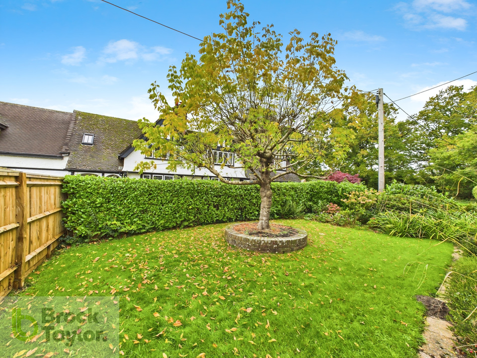 3 bed detached house for sale in Rose Cottage Lane, Staplefield  - Property Image 10