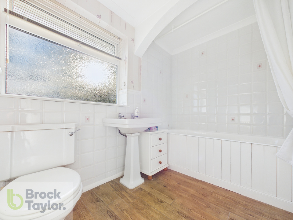 3 bed detached house for sale in Rose Cottage Lane, Staplefield  - Property Image 17