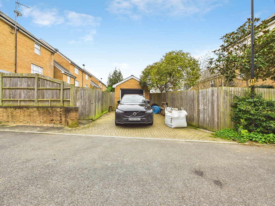 5 bed detached house for sale in Timms Close, Horsham, West Sussex  - Property Image 8