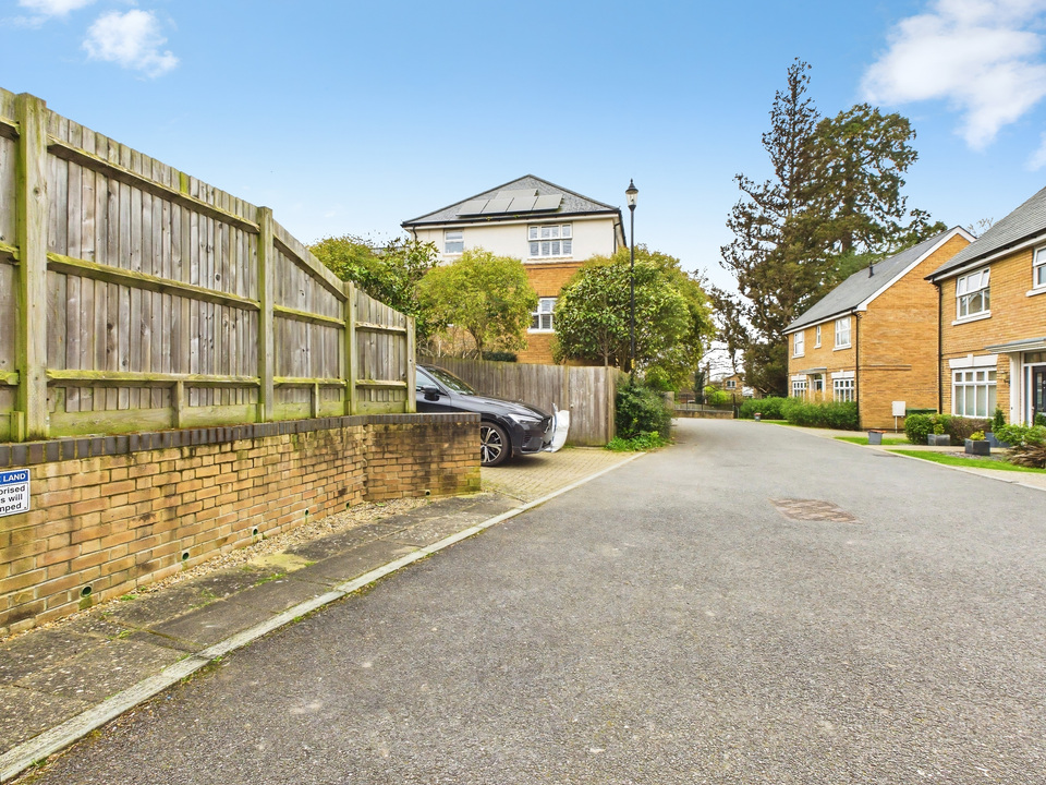 5 bed detached house for sale in Timms Close, Horsham, West Sussex  - Property Image 19