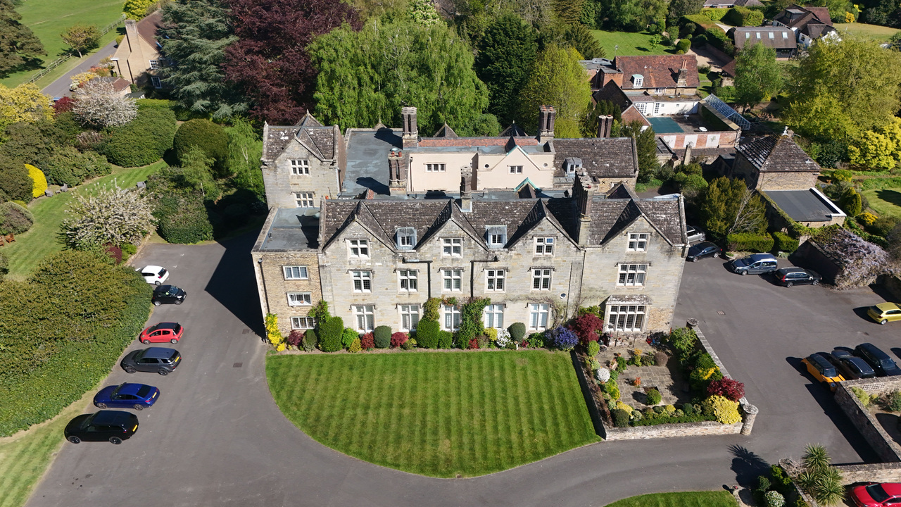 Studio flat for sale in Denne Park House, Horsham