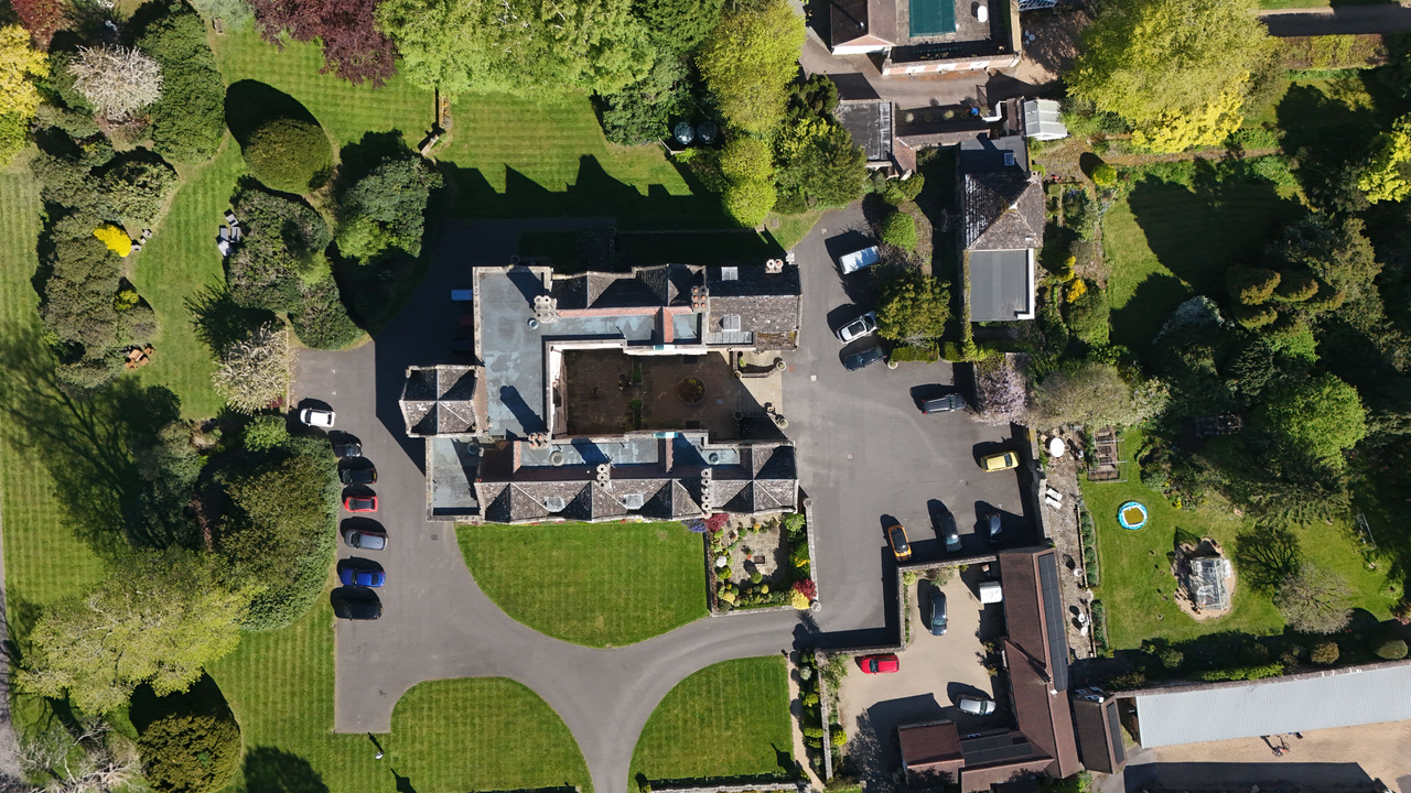 Studio flat for sale in Denne Park House, Horsham  - Property Image 7