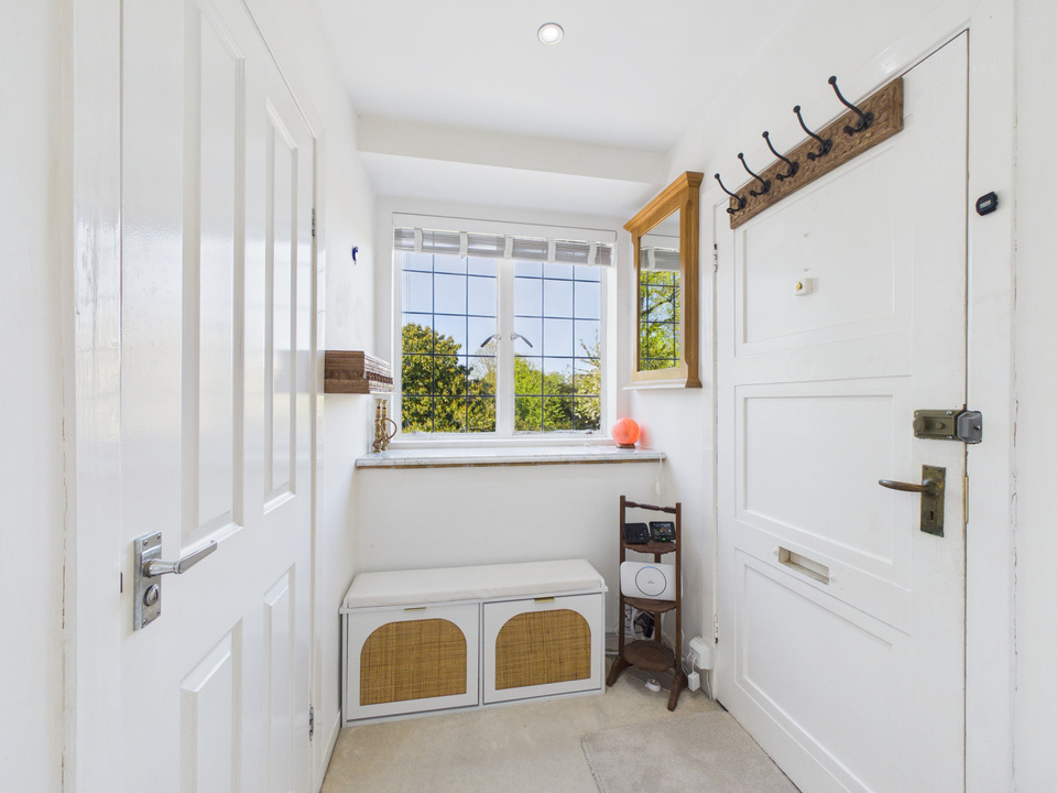 Studio flat for sale in Denne Park House, Horsham  - Property Image 2