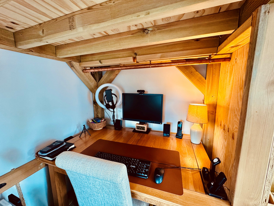 Studio flat for sale in Denne Park House, Horsham  - Property Image 8