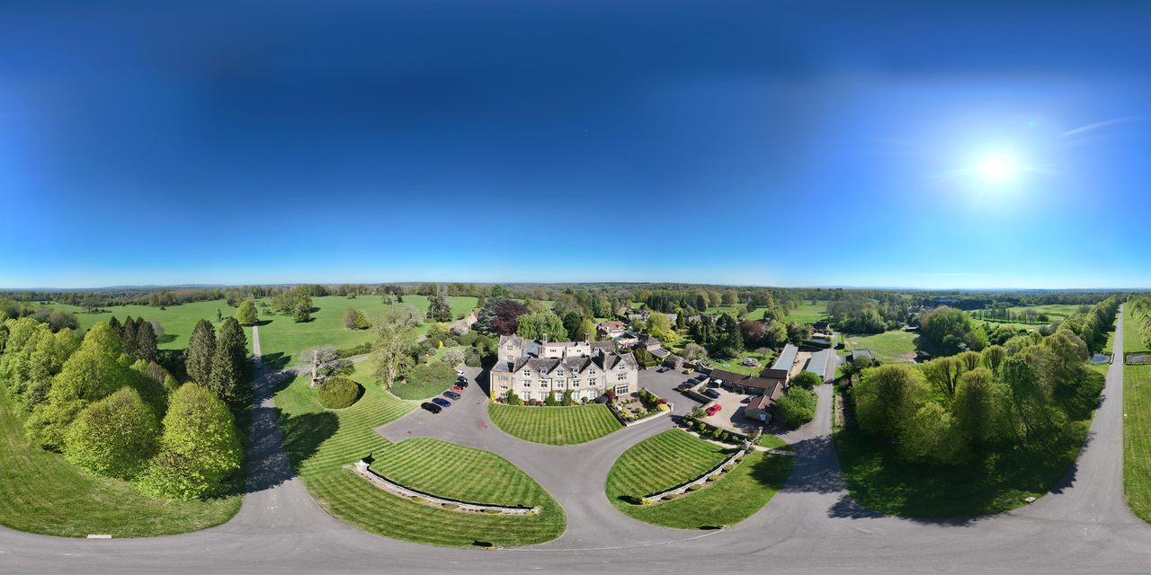 Studio flat for sale in Denne Park House, Horsham  - Property Image 2