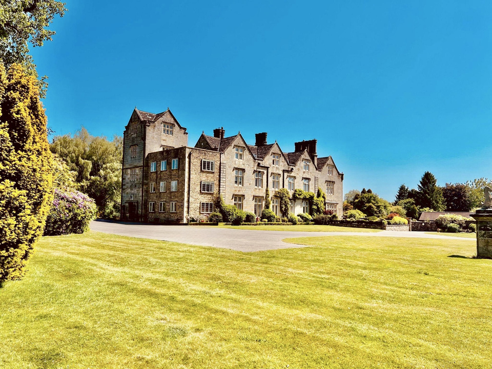 Studio flat for sale in Denne Park House, Horsham