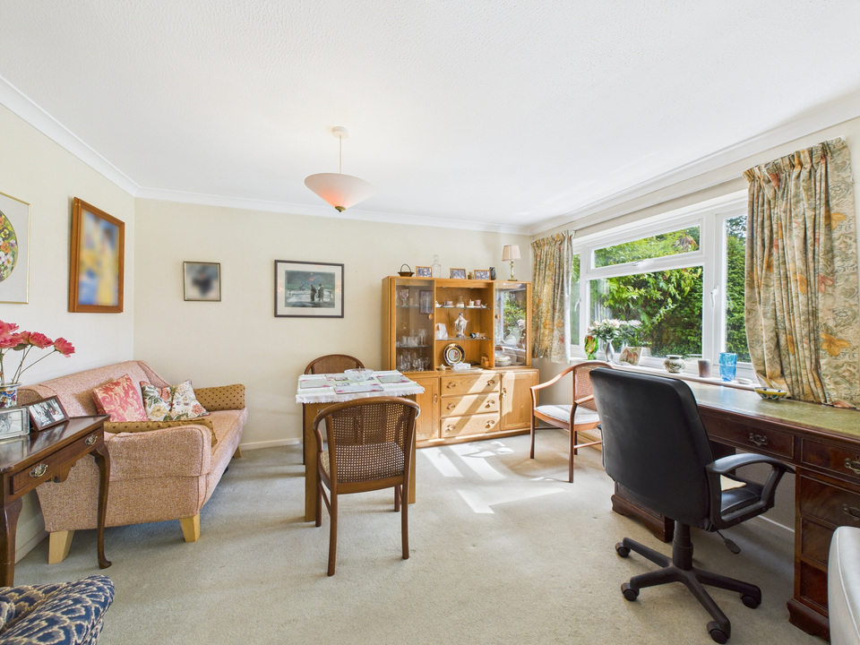 4 bed link detached house for sale in Stirling Way, Horsham  - Property Image 5