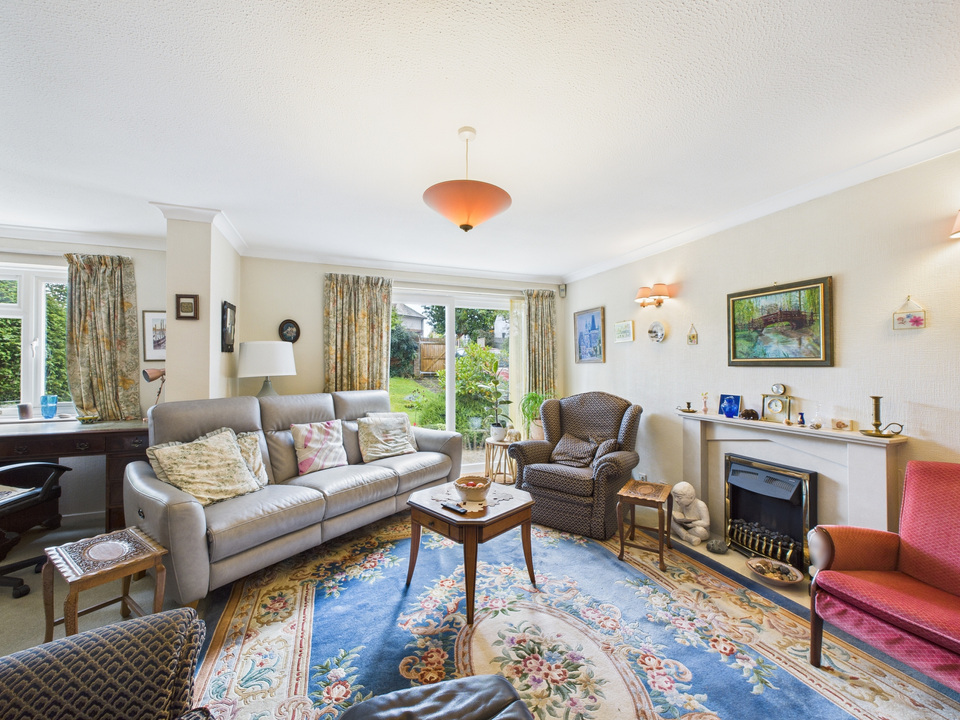 4 bed link detached house for sale in Stirling Way, Horsham  - Property Image 6