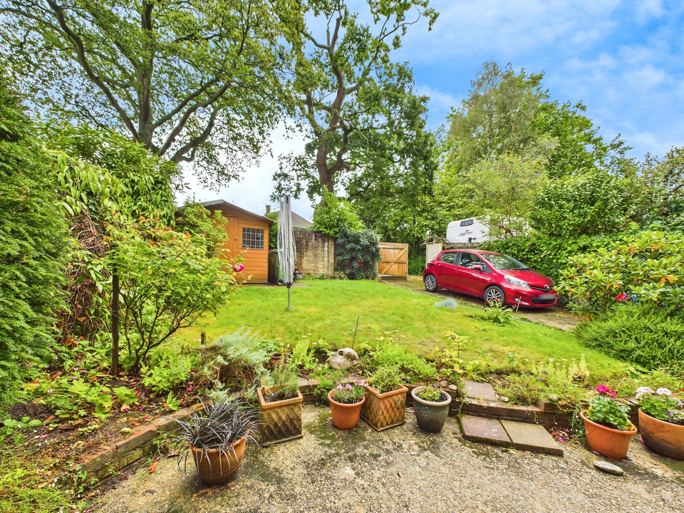 4 bed link detached house for sale in Stirling Way, Horsham  - Property Image 1