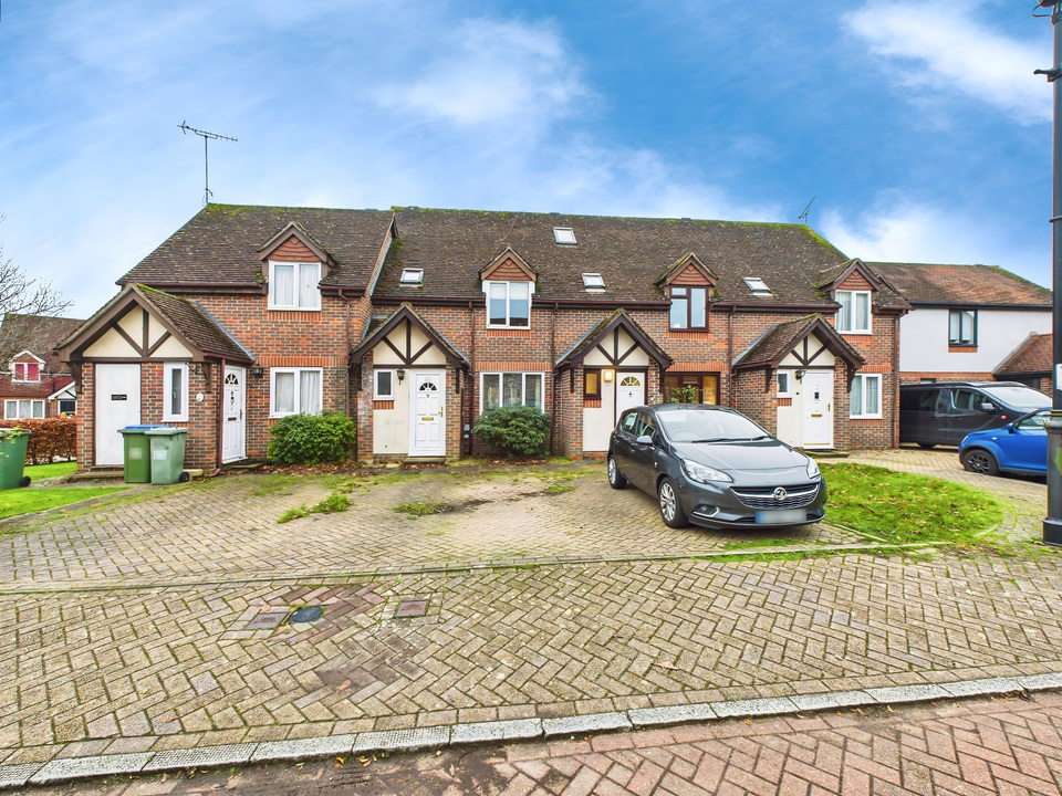 3 bed terraced house for sale in Coleridge Close, Horsham, Horsham, West Sussex  - Property Image 15