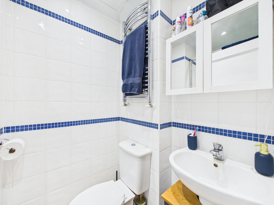 2 bed terraced house for sale in The Foresters, Compton Lane, Horsham  - Property Image 12