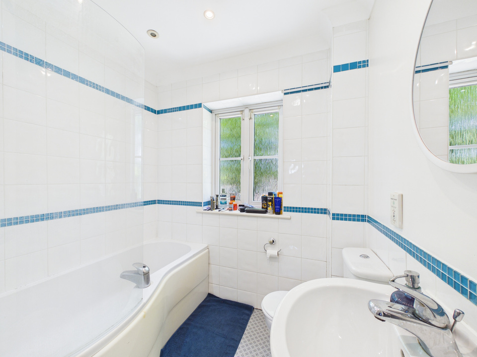 2 bed terraced house for sale in The Foresters, Compton Lane, Horsham  - Property Image 13