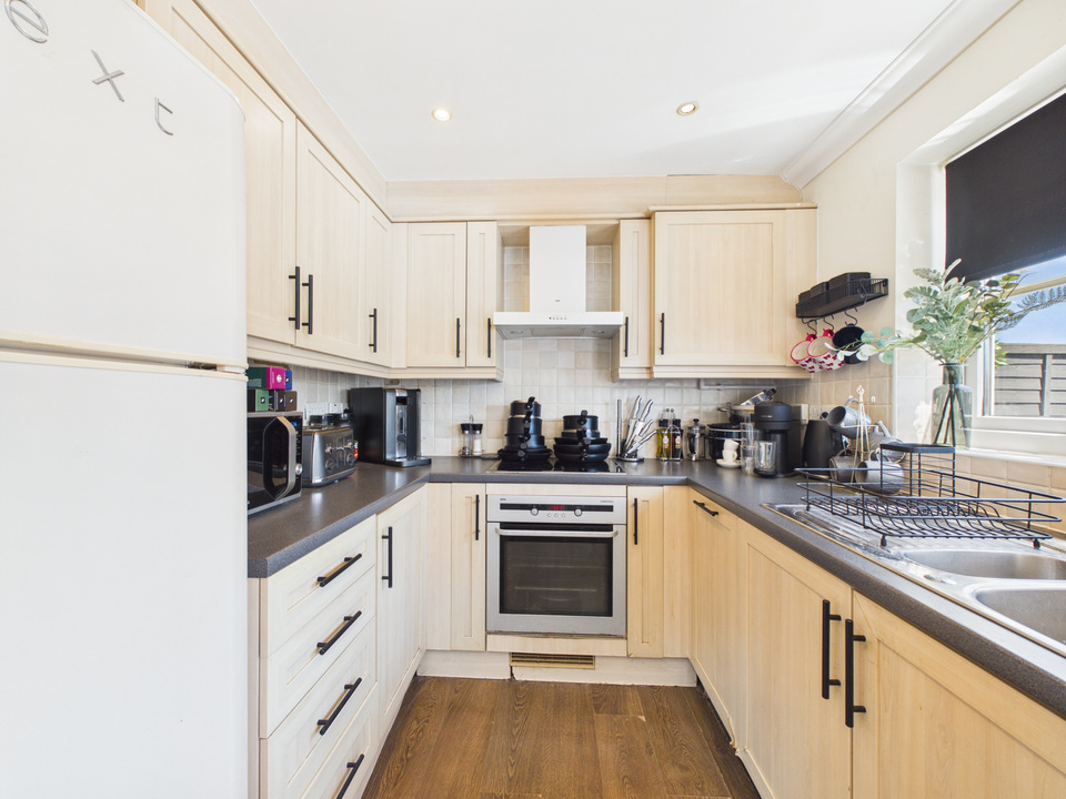 2 bed terraced house for sale in The Foresters, Compton Lane, Horsham  - Property Image 4
