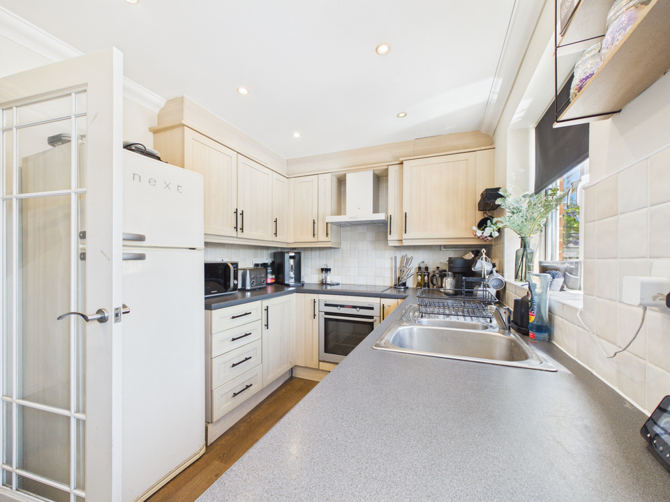 2 bed terraced house for sale in The Foresters, Compton Lane, Horsham  - Property Image 15