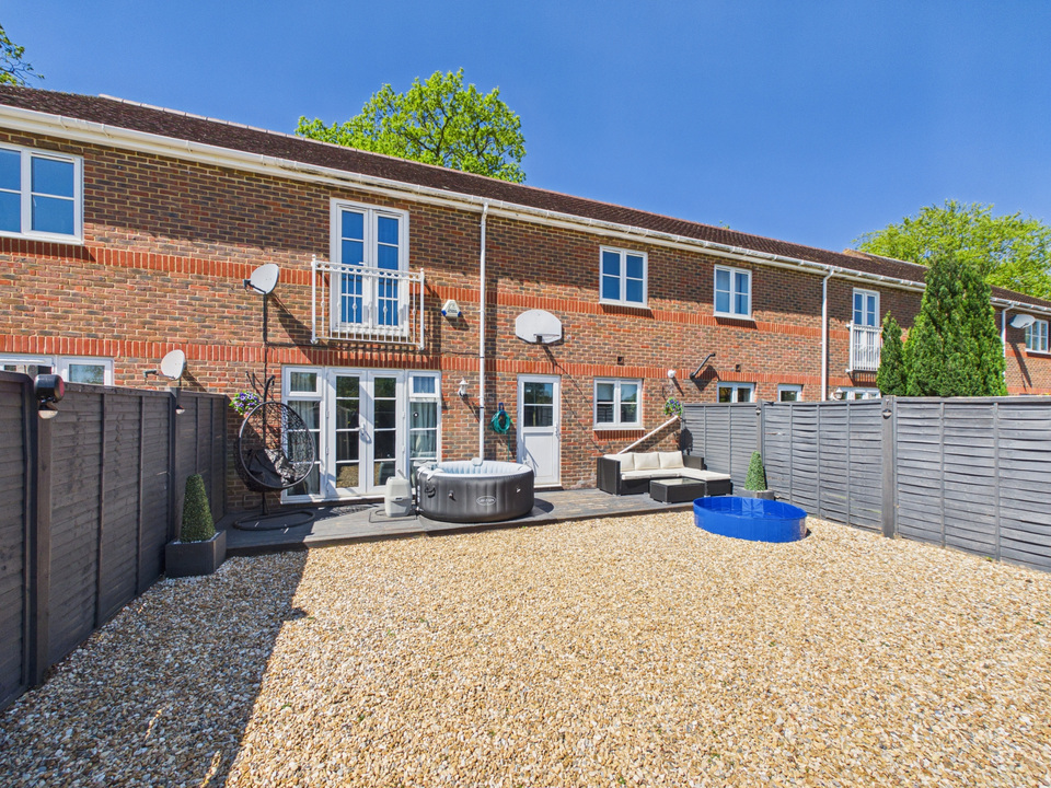 2 bed terraced house for sale in The Foresters, Compton Lane, Horsham  - Property Image 10