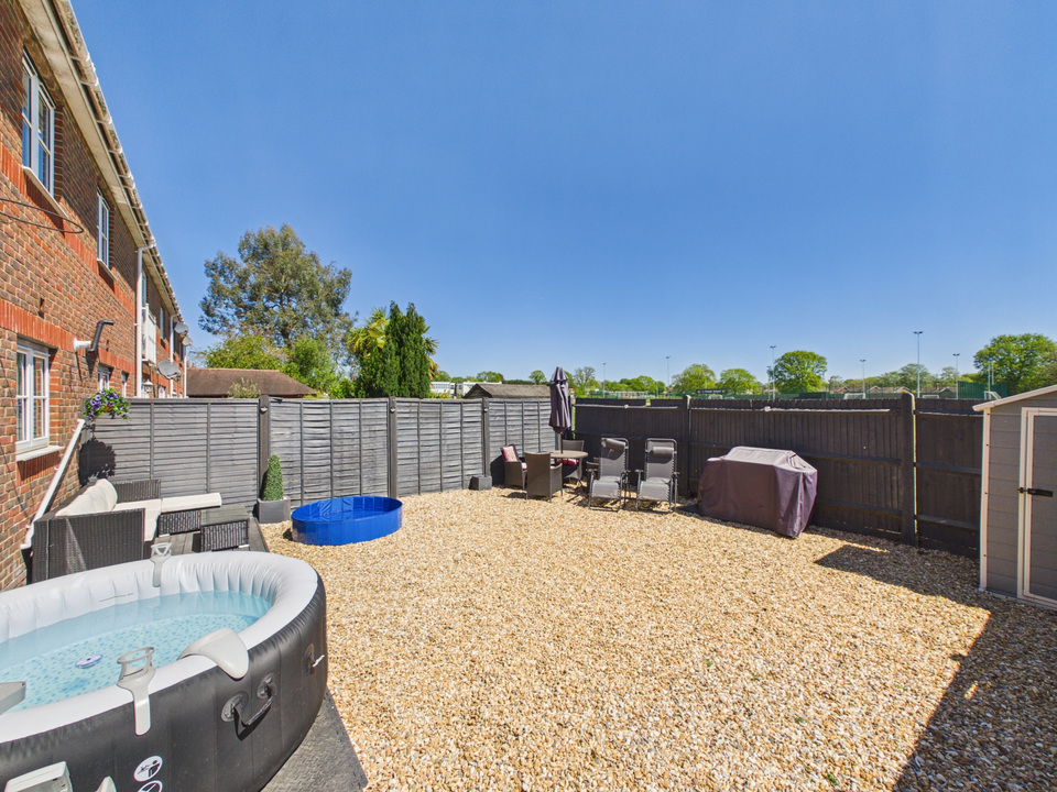 2 bed terraced house for sale in The Foresters, Compton Lane, Horsham  - Property Image 9